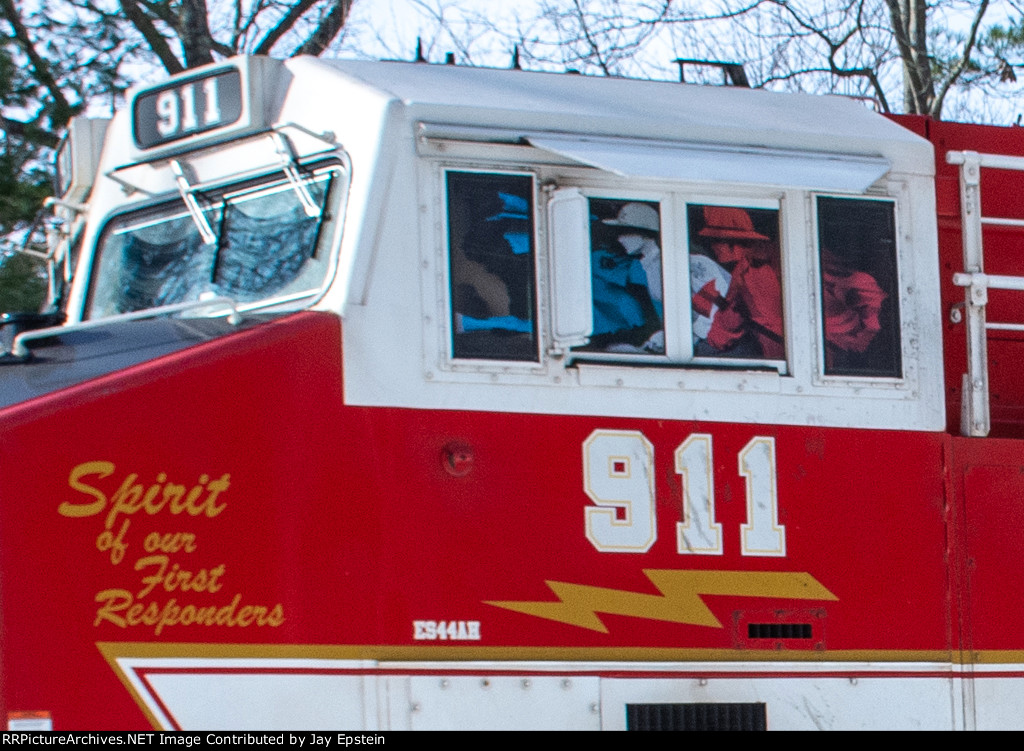 CSX 911 cab detail